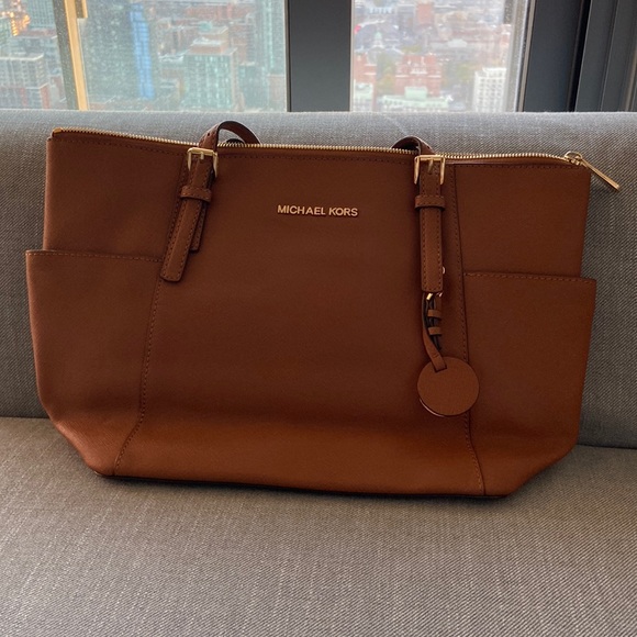Brown Michael Kors bag. - Picture 1 of 4